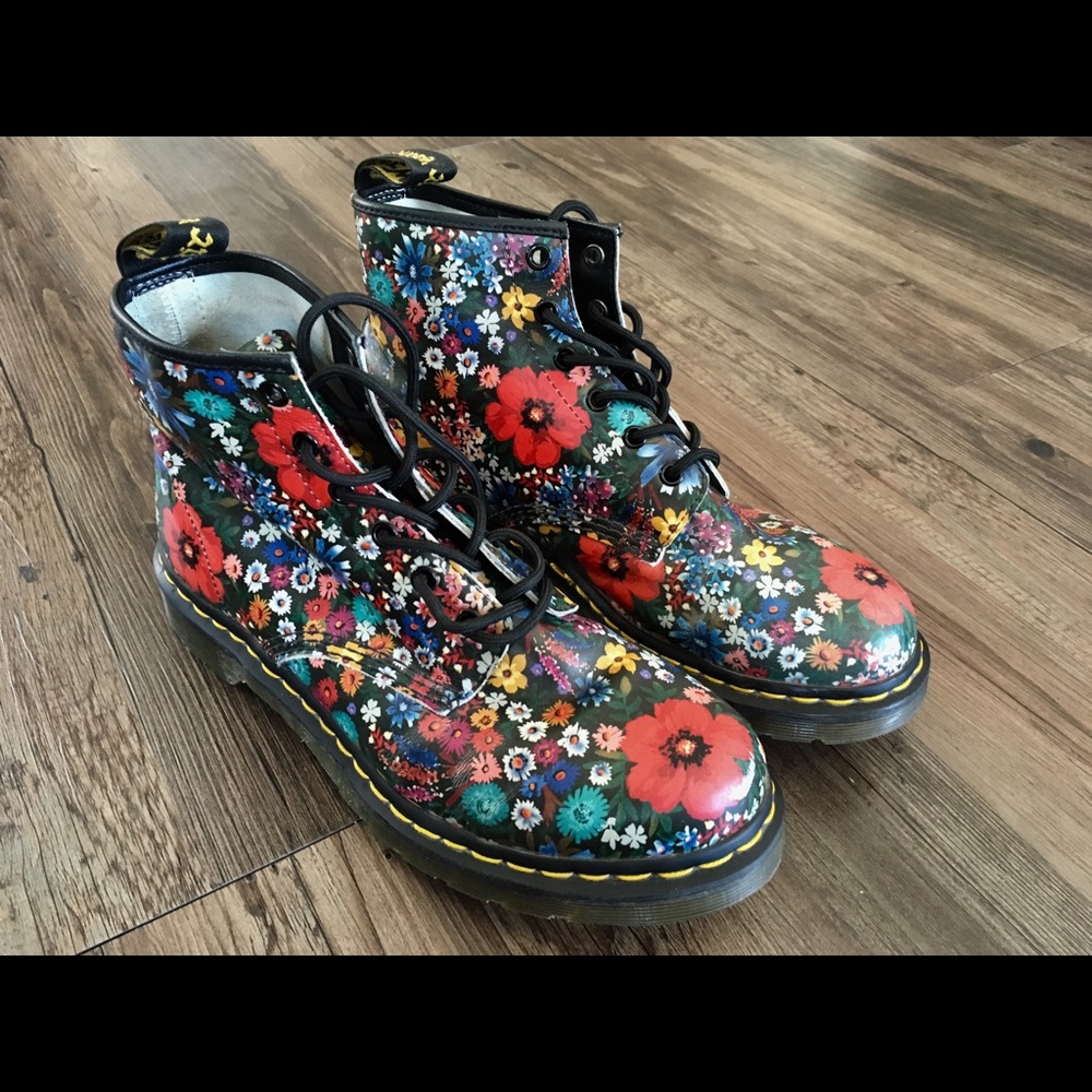 🌺🌼Floral Dr. Martens boots🌺🌻🌸 - Picture 5 of 6